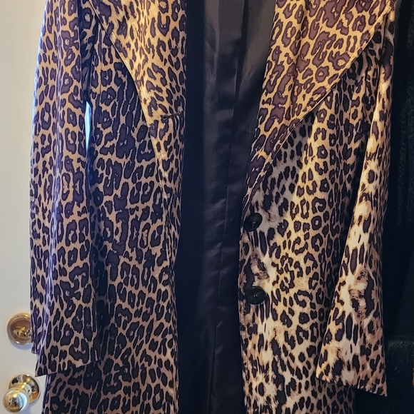 Tahari Leopard print trench jacket - Picture 4 of 8